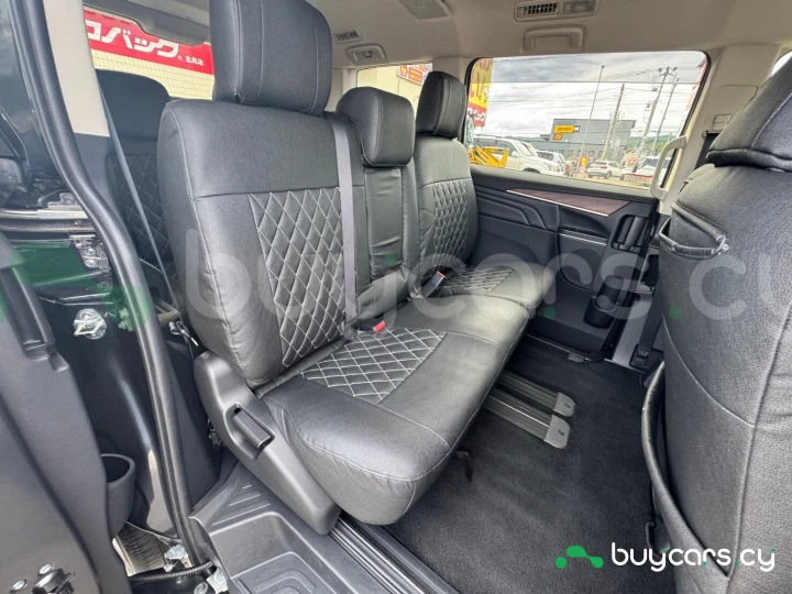 Mitsubishi Delica d:5 Grey