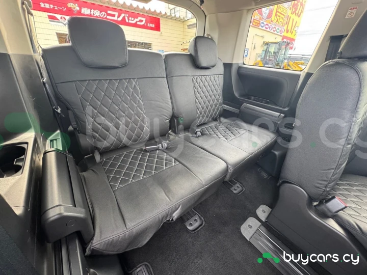 Mitsubishi Delica d:5 Grey