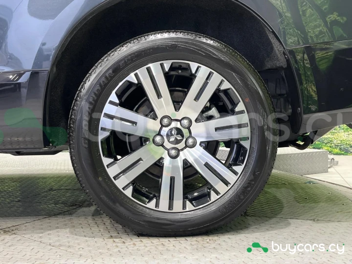 Mitsubishi Delica d:5 Grey