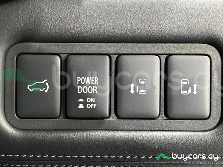 Mitsubishi Delica d:5 Grey