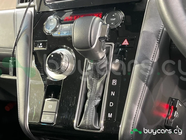 Mitsubishi Delica d:5 Grey