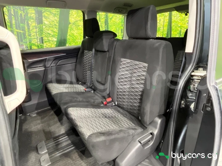 Mitsubishi Delica d:5 Grey