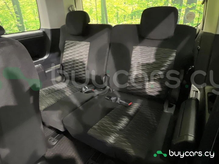 Mitsubishi Delica d:5 Grey