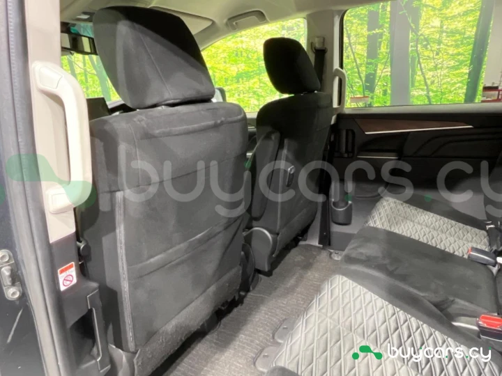 Mitsubishi Delica d:5 Grey