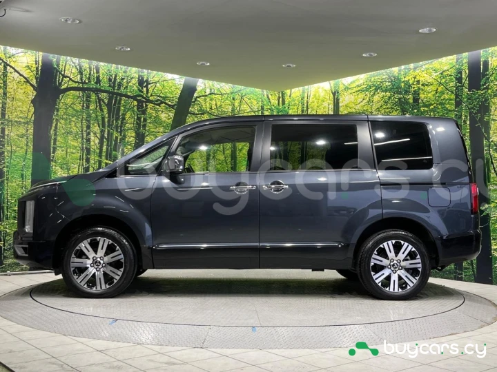 Mitsubishi Delica d:5 Grey