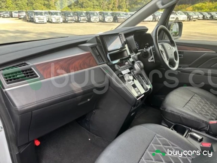 Mitsubishi Delica d:5 White