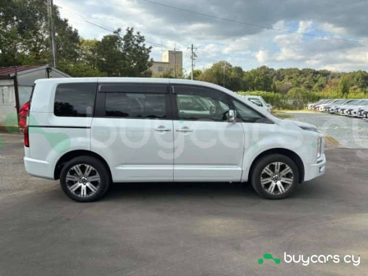 Mitsubishi Delica d:5 White