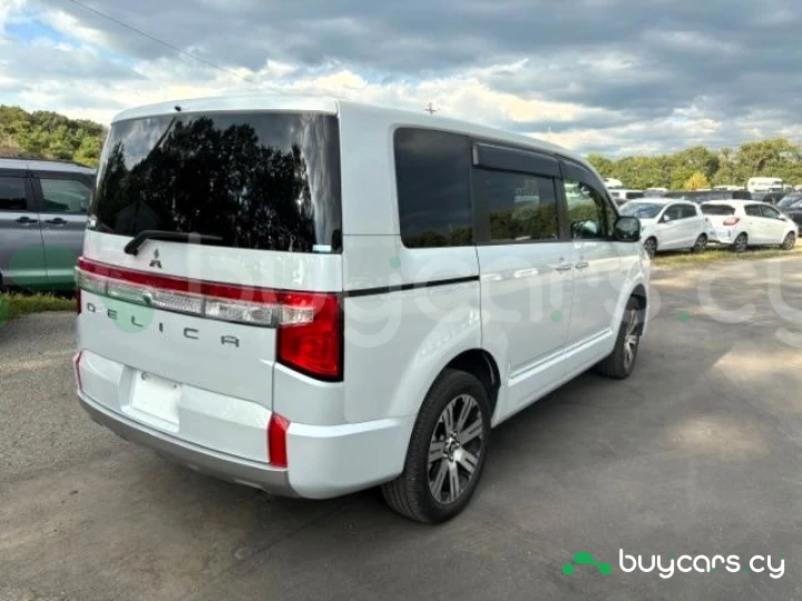 Mitsubishi Delica d:5 White
