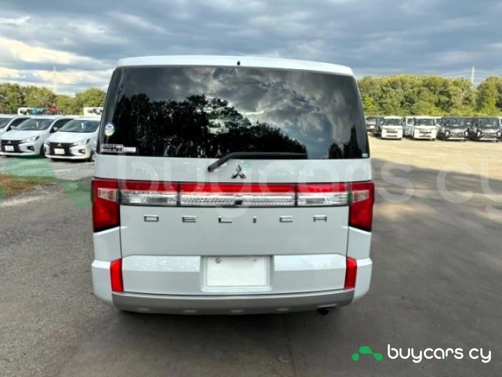 Mitsubishi Delica d:5 White