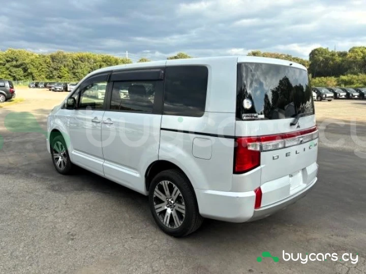 Mitsubishi Delica d:5 White