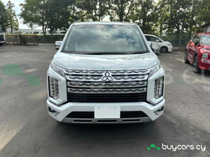 Mitsubishi Delica d:5 White