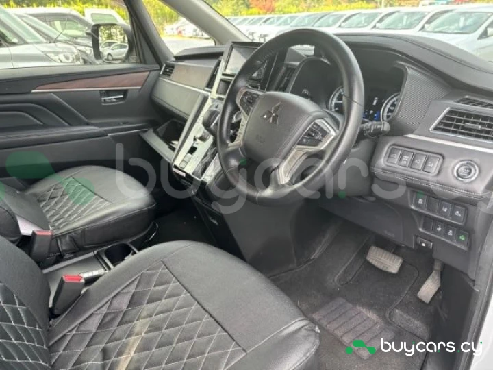 Mitsubishi Delica d:5 White