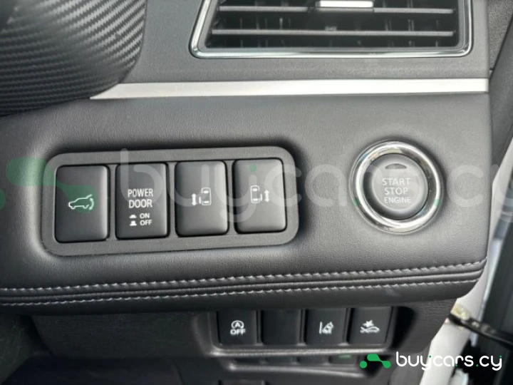 Mitsubishi Delica d:5 White