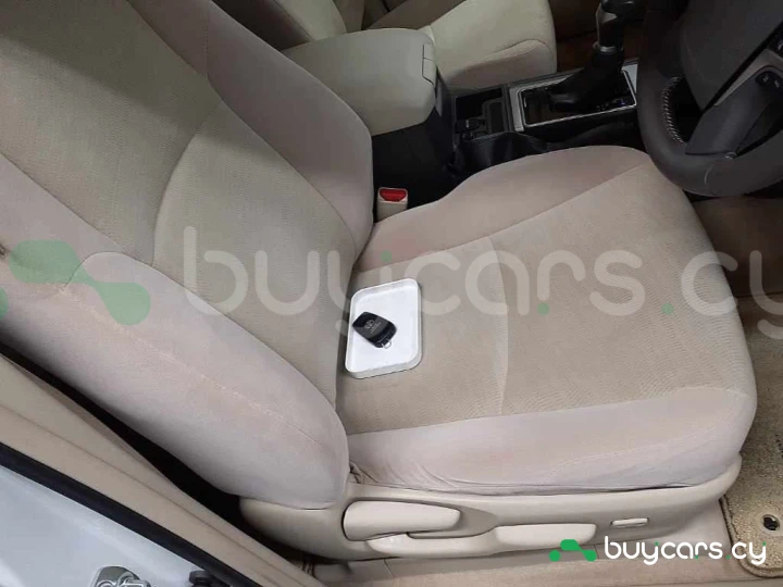 Toyota Land Cruiser Prado Белый