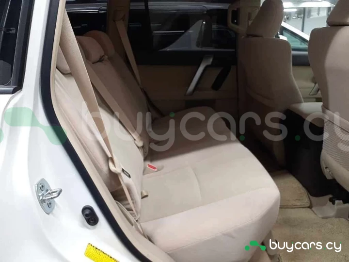 Toyota Land Cruiser Prado Белый