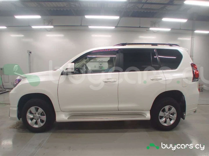 Toyota Land Cruiser Prado Белый