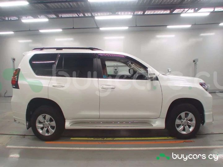 Toyota Land Cruiser Prado Белый