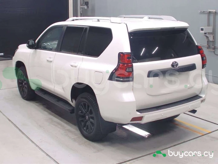 Toyota Land Cruiser Prado Белый