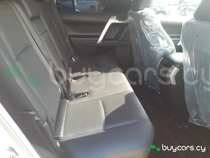 Toyota Land Cruiser Prado Белый