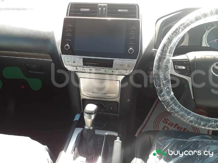 Toyota Land Cruiser Prado Белый