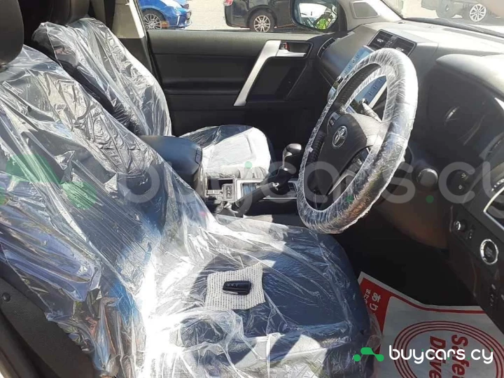 Toyota Land Cruiser Prado Белый