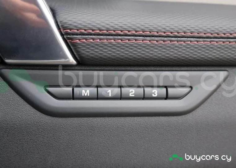 Land Rover Discovery Sport White