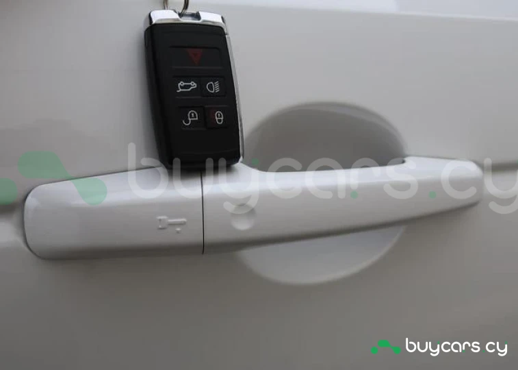 Land Rover Discovery Sport White