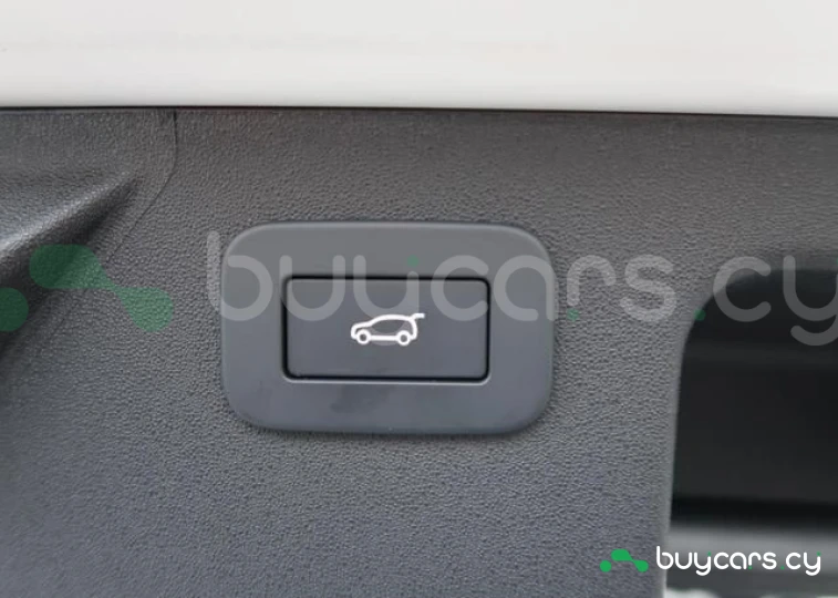 Land Rover Discovery Sport White