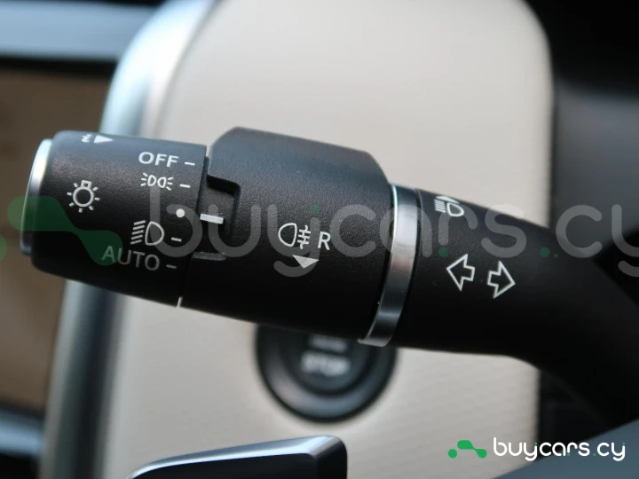 Land Rover Discovery Sport White