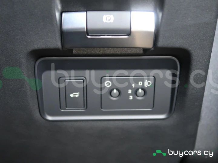 Land Rover Discovery Sport White