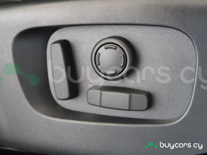 Land Rover Discovery Sport White