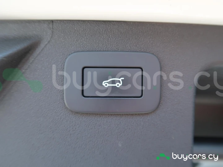 Land Rover Discovery Sport White