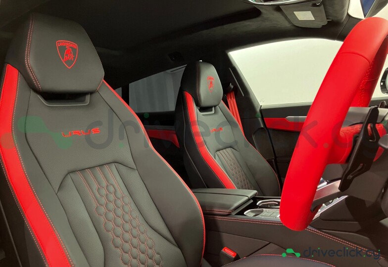 Lamborghini Urus Black