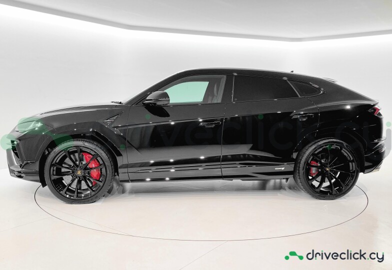 Lamborghini Urus Black