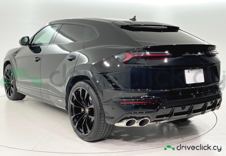 Lamborghini Urus Black