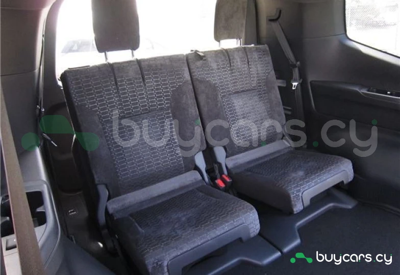 Toyota Land Cruiser 300 Белый