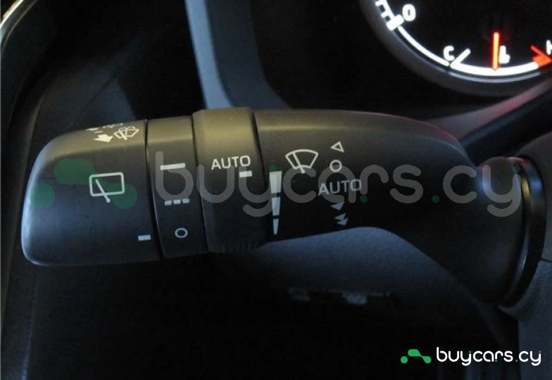 Toyota Land Cruiser 300 Белый