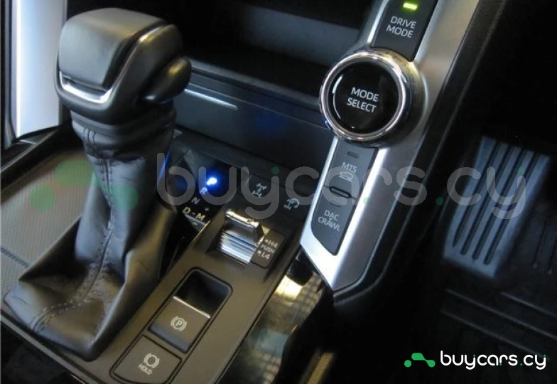 Toyota Land Cruiser 300 Белый