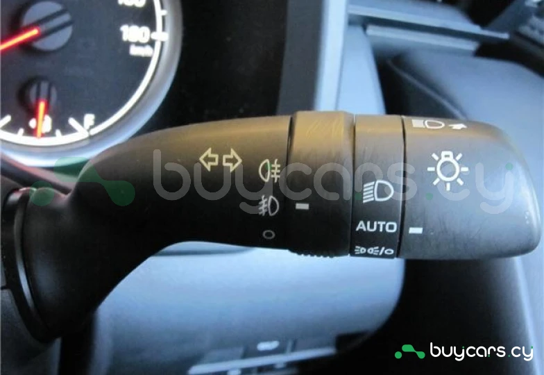 Toyota Land Cruiser 300 Белый