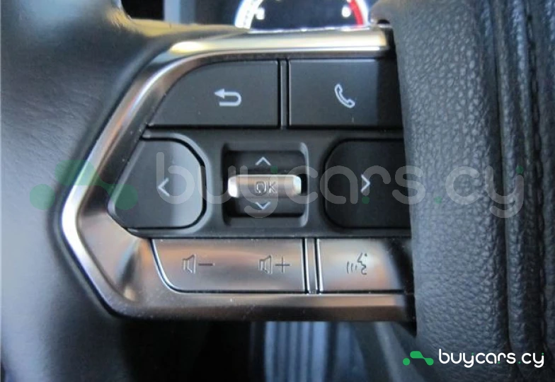 Toyota Land Cruiser 300 Белый