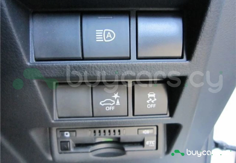 Toyota Land Cruiser 300 Белый