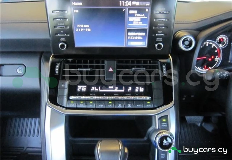 Toyota Land Cruiser 300 Белый