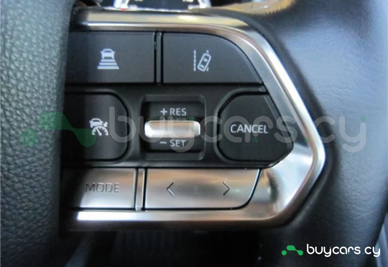 Toyota Land Cruiser 300 Белый