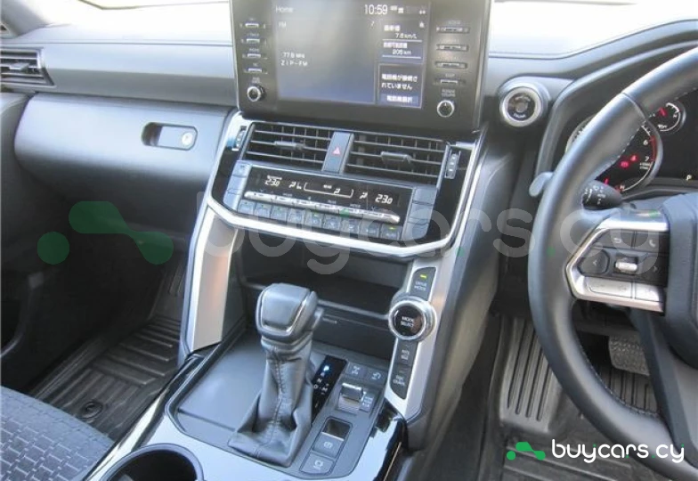 Toyota Land Cruiser 300 Белый