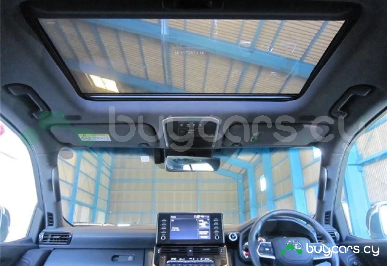 Toyota Land Cruiser 300 Белый