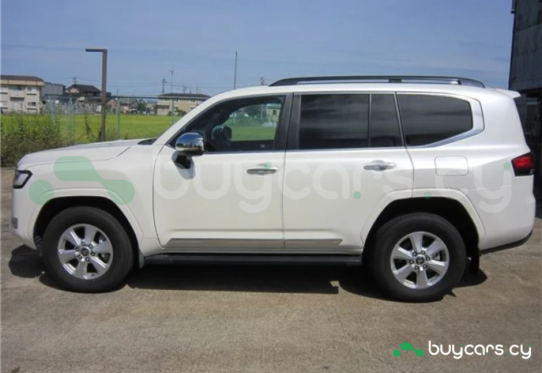 Toyota Land Cruiser 300 Белый