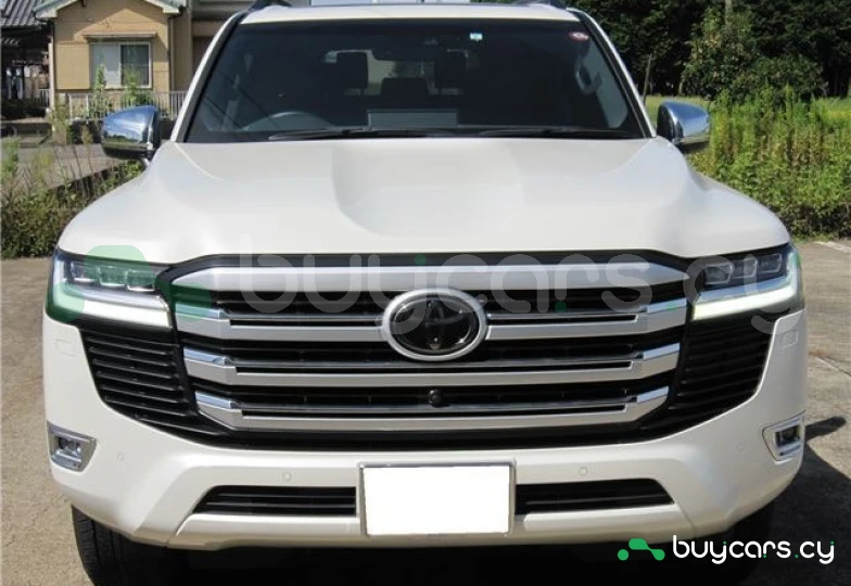 Toyota Land Cruiser 300 Белый