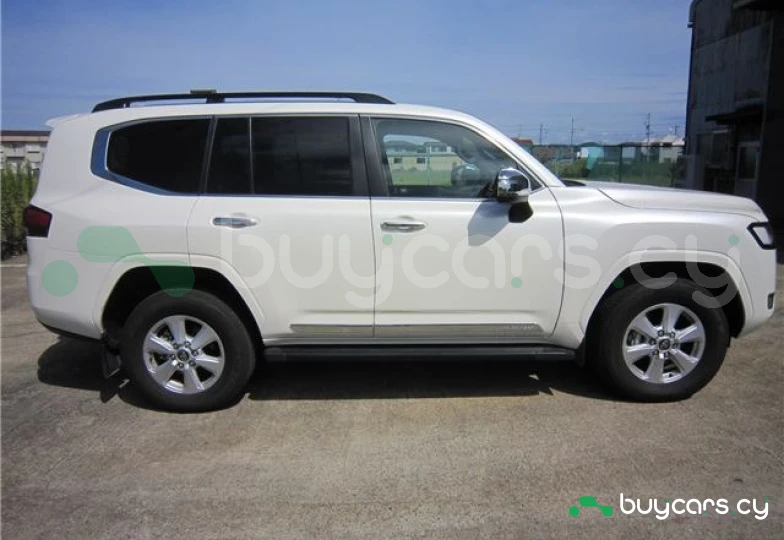 Toyota Land Cruiser 300 Белый