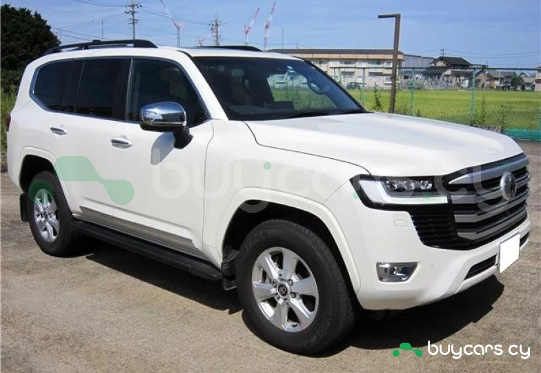 Toyota Land Cruiser 300 Белый