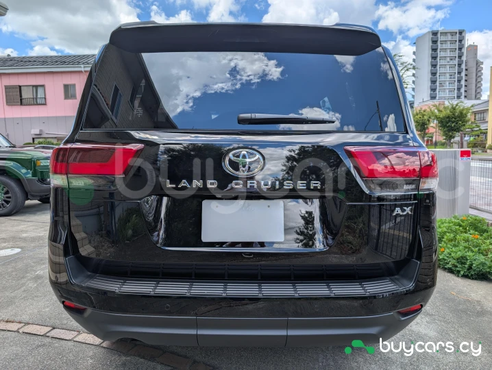Toyota Land Cruiser 300 Черный